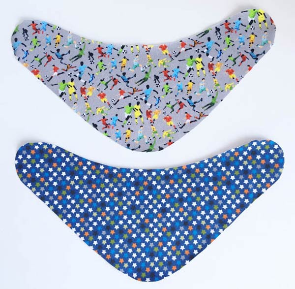1-Zuschnitt-Halstuch-beide-Stoffe-naehen-babymuetze-kostenlose-anleitung-schnittmuster