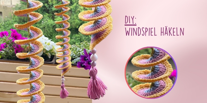Hängendes Windspiel auf dem Balkon nach Anleitung von namensbaender.de